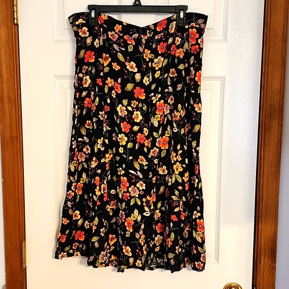 Sag Harbor Dresses & Skirts - SAG HARBOR Floral skirt 2X